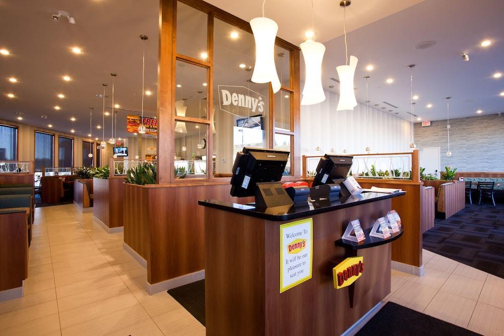 Sandman Hotel Terrace Bagian luar foto