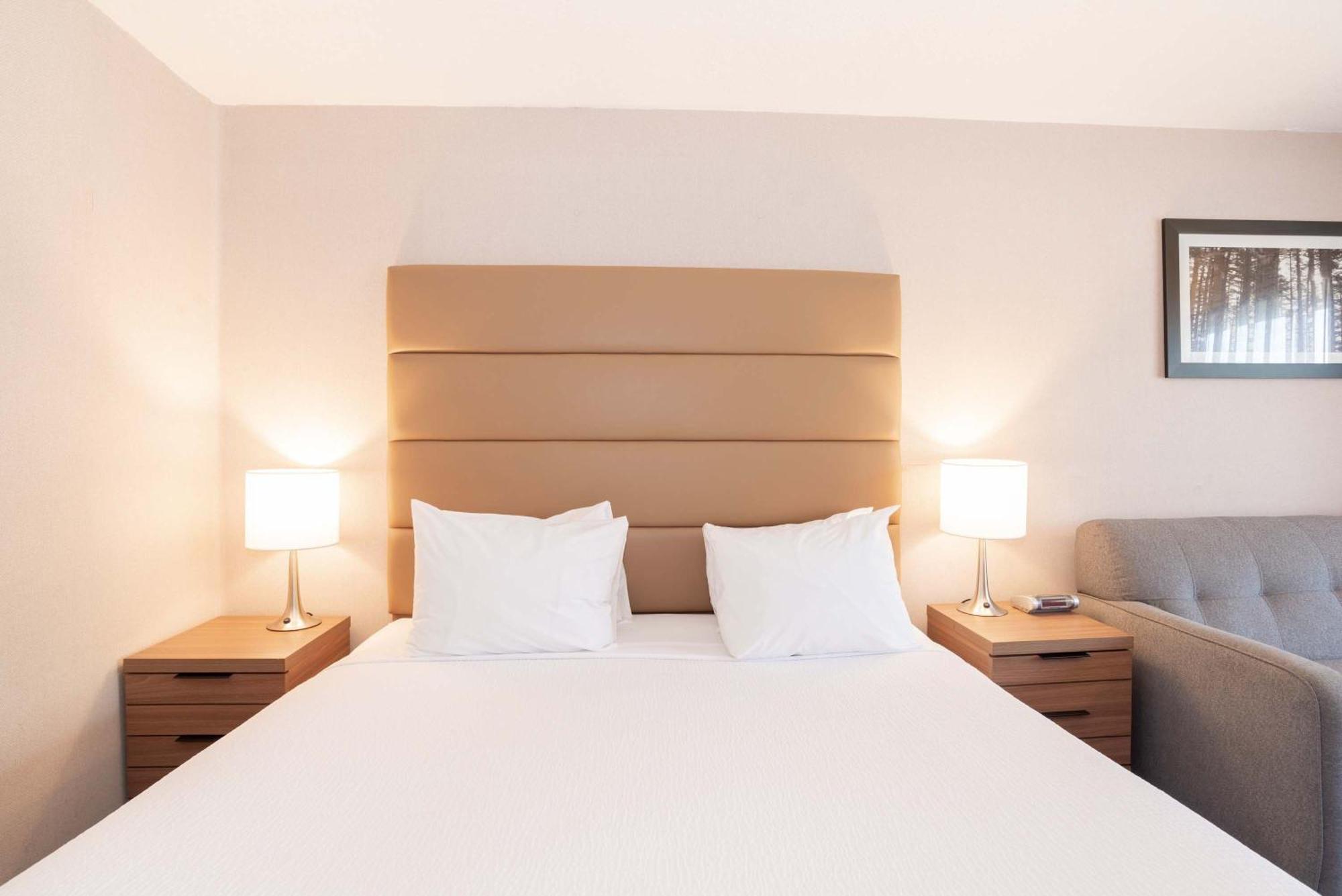 Sandman Hotel Terrace Bagian luar foto