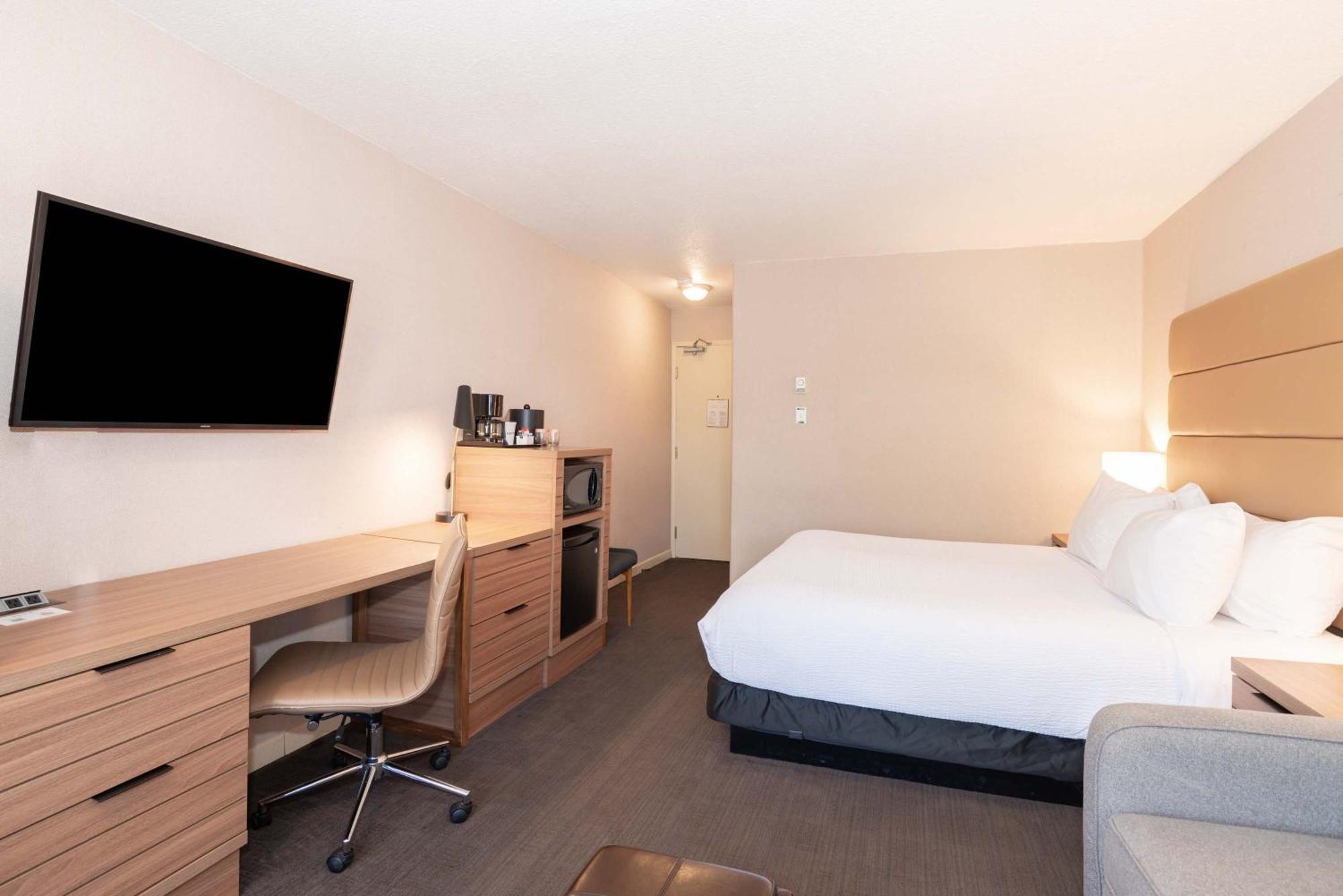 Sandman Hotel Terrace Bagian luar foto