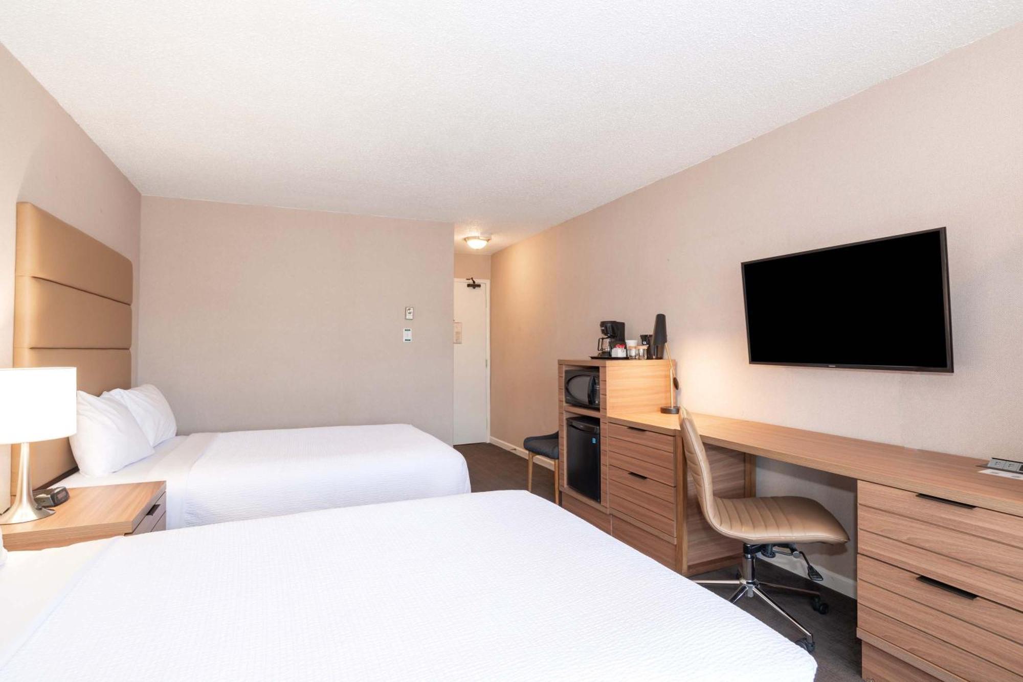 Sandman Hotel Terrace Bagian luar foto