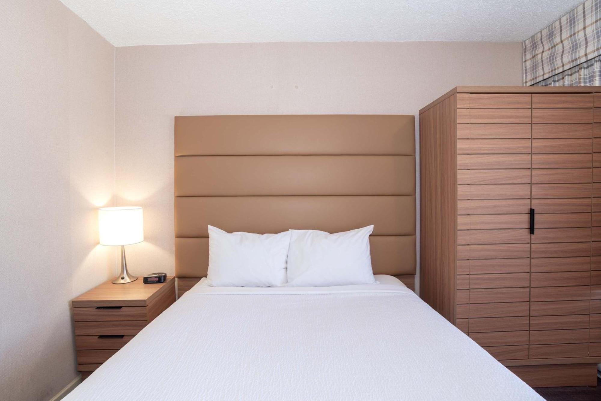 Sandman Hotel Terrace Bagian luar foto